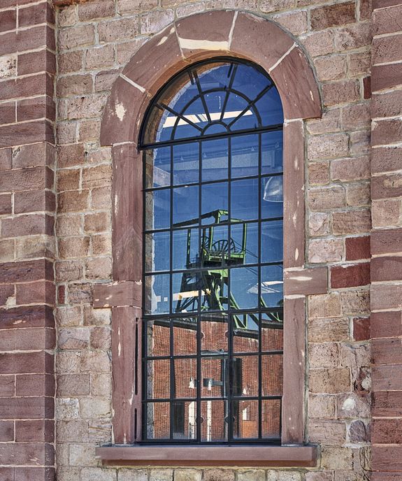Fenster eines Backsteinhauses