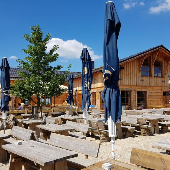 Biergarten bei Sonnenschein