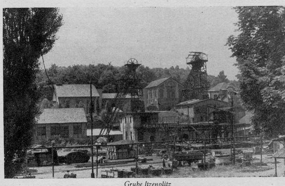 altes Bild des Grubengeländes mit Förderturm